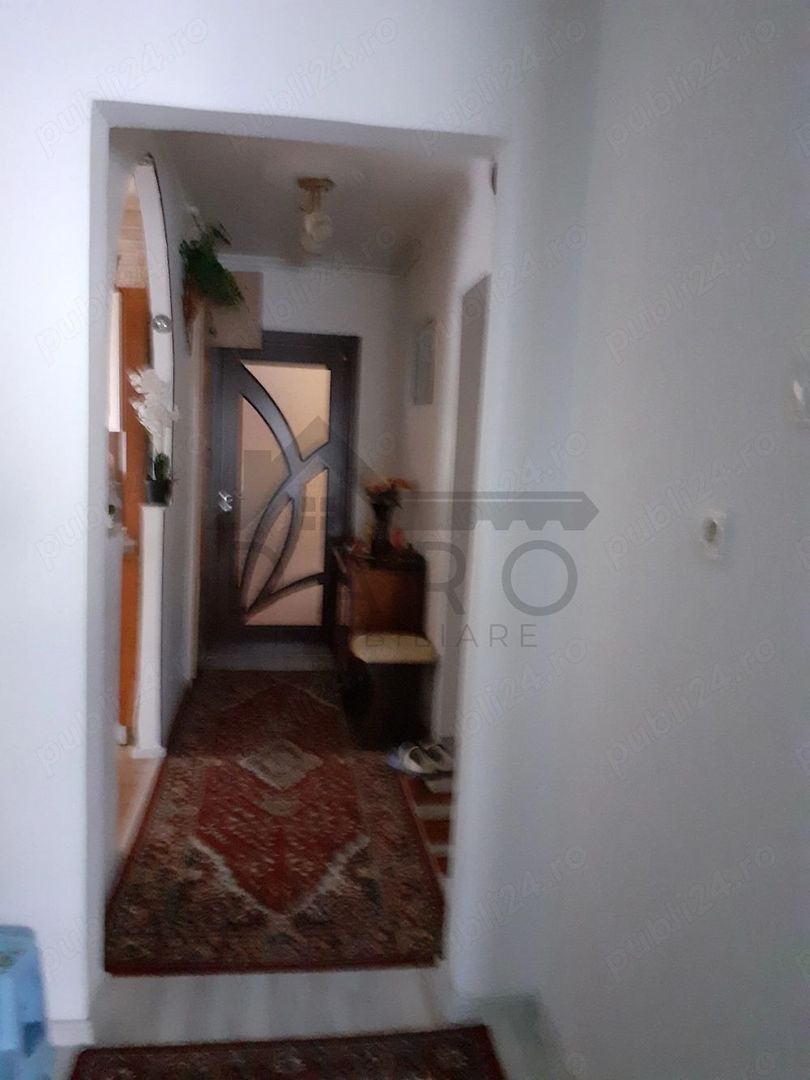 Apartament cu 3 camere de vanzare - Poză 3