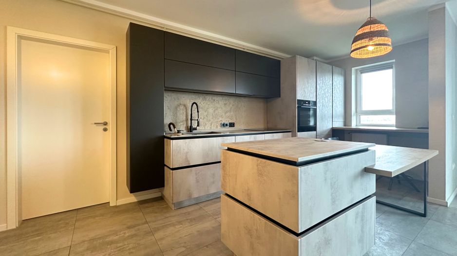 Apartament 2,5 camere chic cu grădină balcon vitrat și mobilier premium - Poză 12