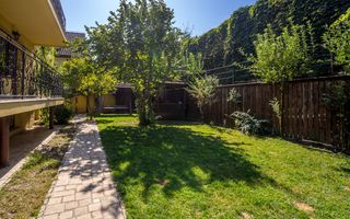 9 camere, 5 bai, spatiu hobby, gradina, garaj,locatie buna - Poză 3