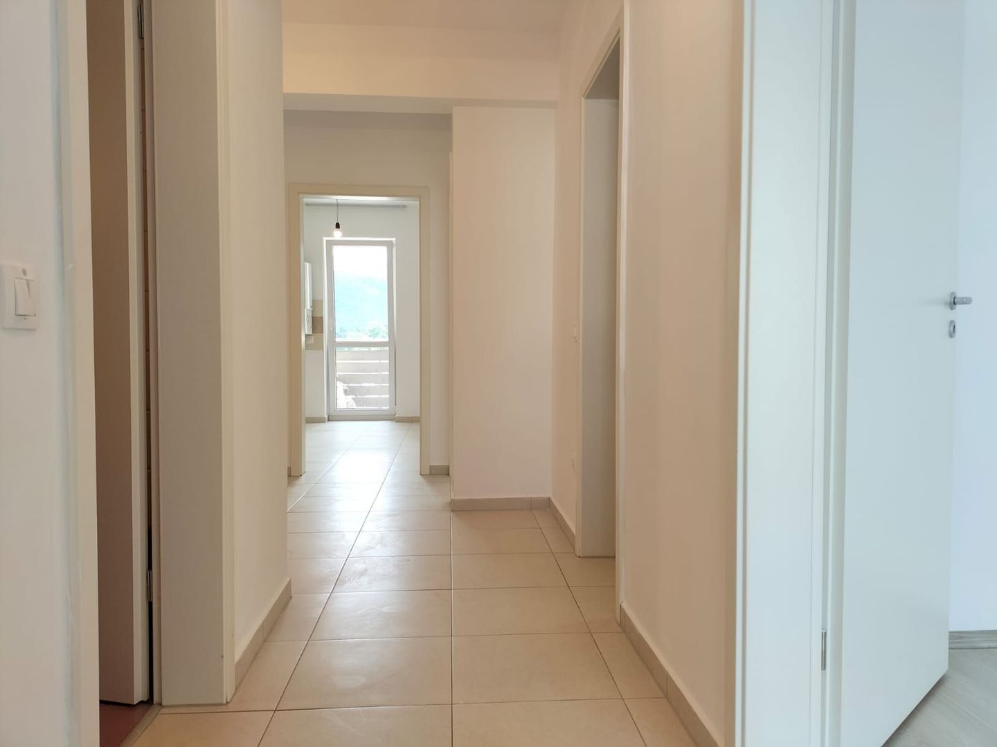 Vindem apartament 3 camere complet renovat cu vedere pe 2 parti - Poză 12