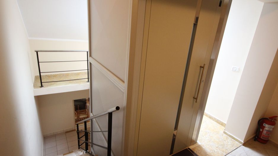 Vila  destinatie camin batrani - Poză 19