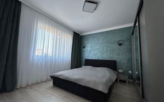 Vând apartament cu trei camere - Poză 4