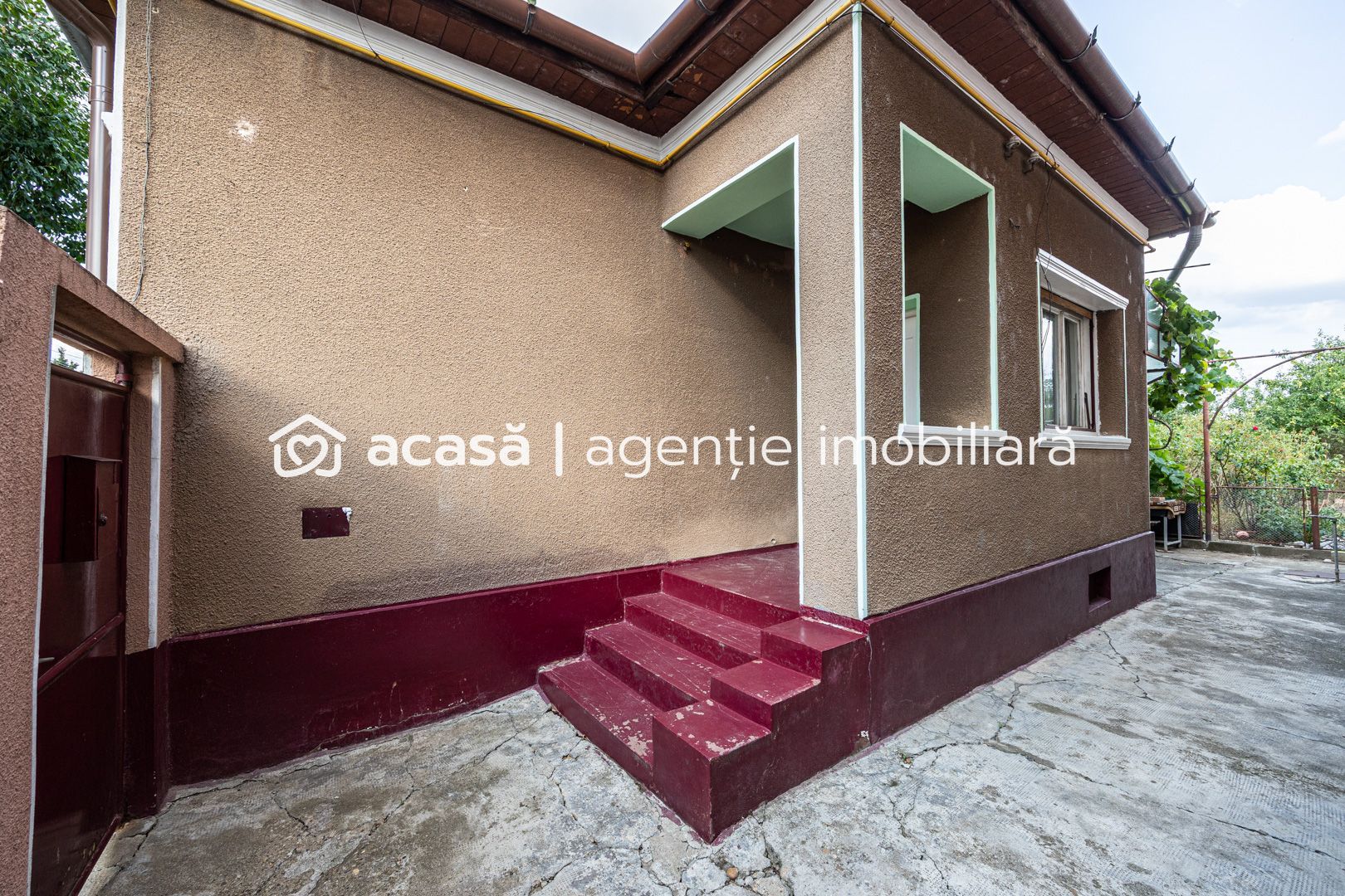 O casă în Grădiște, cu grădină proprie - teren 316 mp - Poză 2