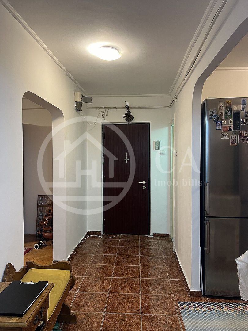 Apartament cu 3 camere de vanzare in zona Cantemir Oradea - Poză 2