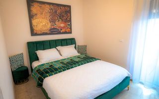 VAND 1/2 CLADIRE CU 6 APARTAMENTE - Poză 4