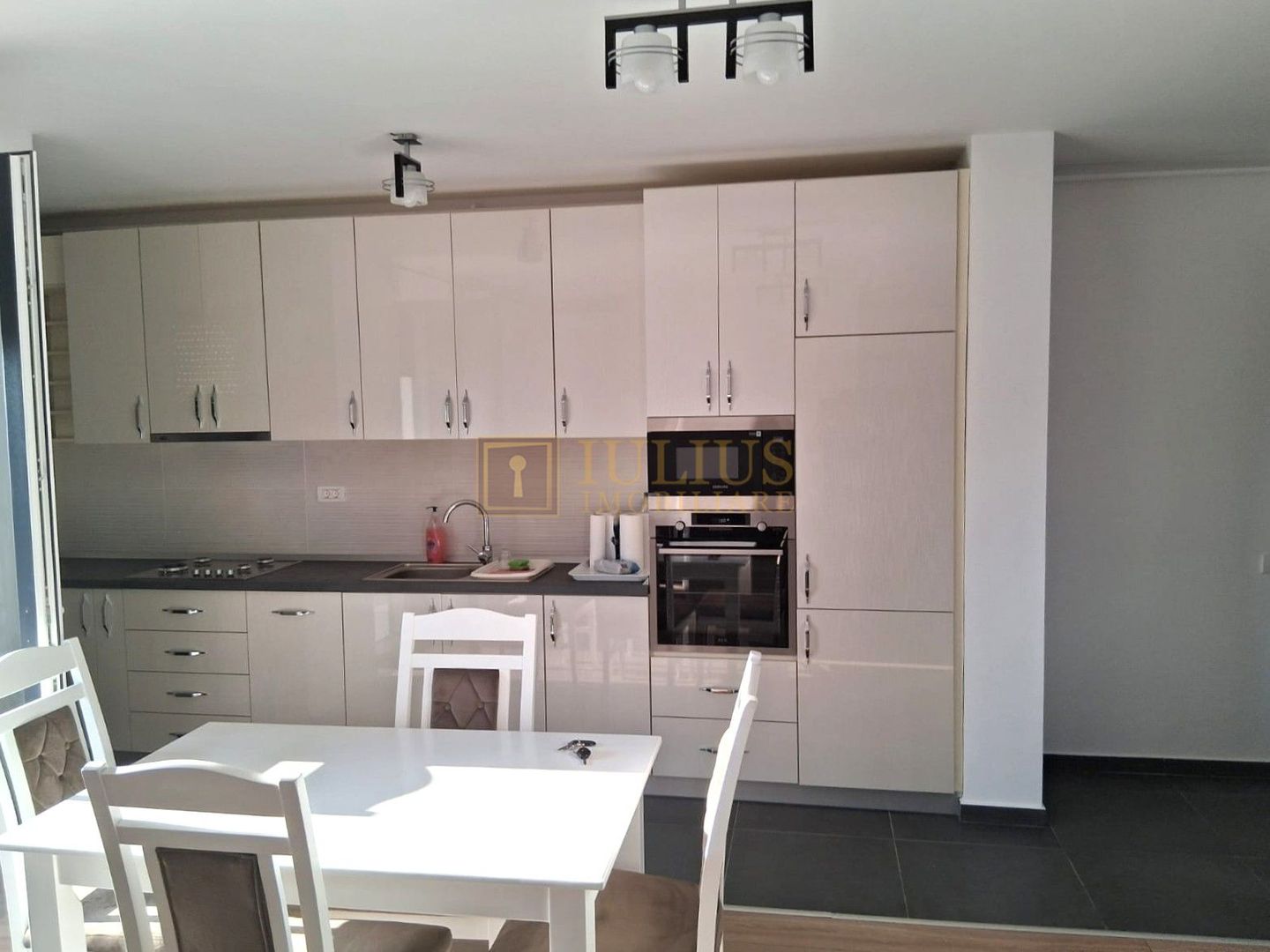 2 camere, City of Mara, loc de parcare - Poză 3