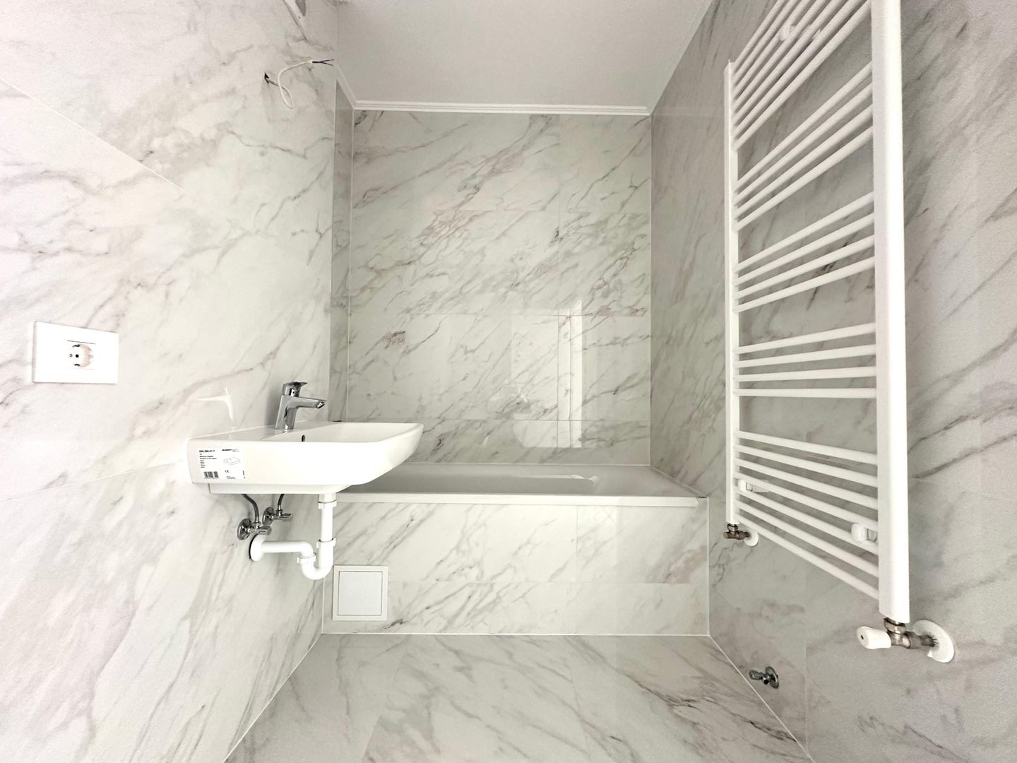 Apartament 3 camere, nemobilat | Parcare  + boxă - Poză 9