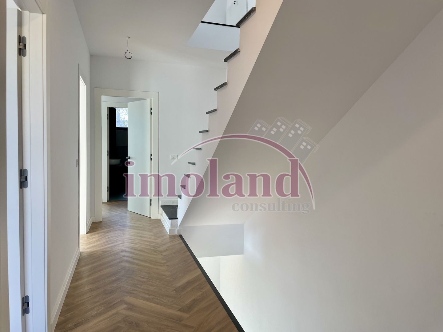 Vanzare Vila 250 mp 6 camere 4 bai, finisaje premium | Iancu Nicolae - Poză 9