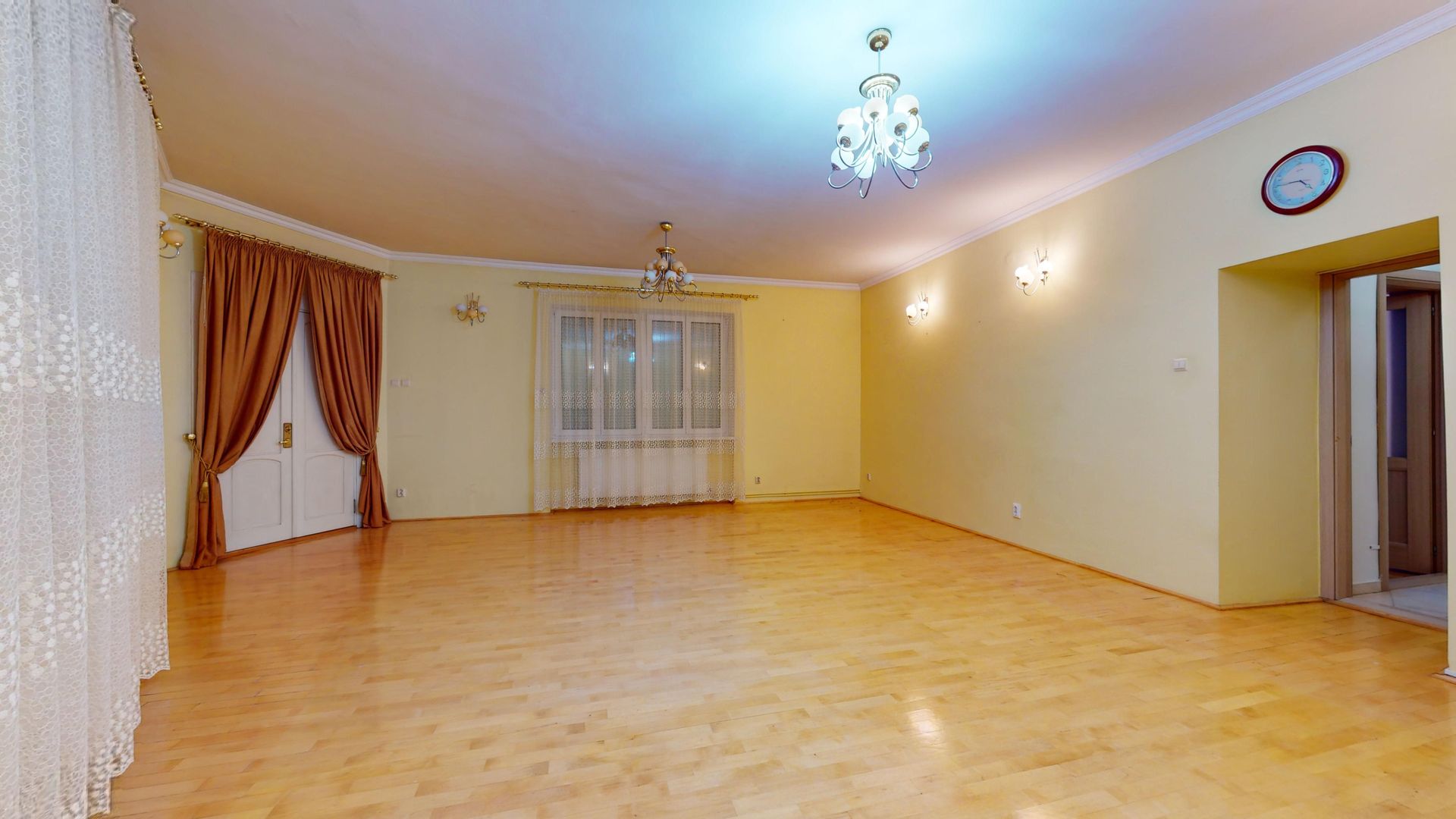 Vila cu suprafata de 360mp si teren 700mp-Racadau,vanzare sau inchirie - Poză 2