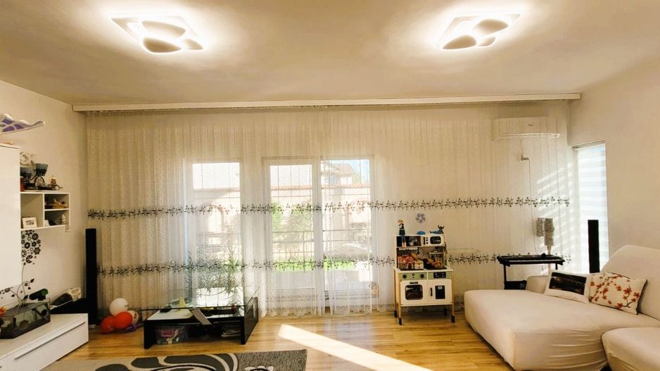 Casă 4 camere P+1 de vanzare   Domnești - Poză 2