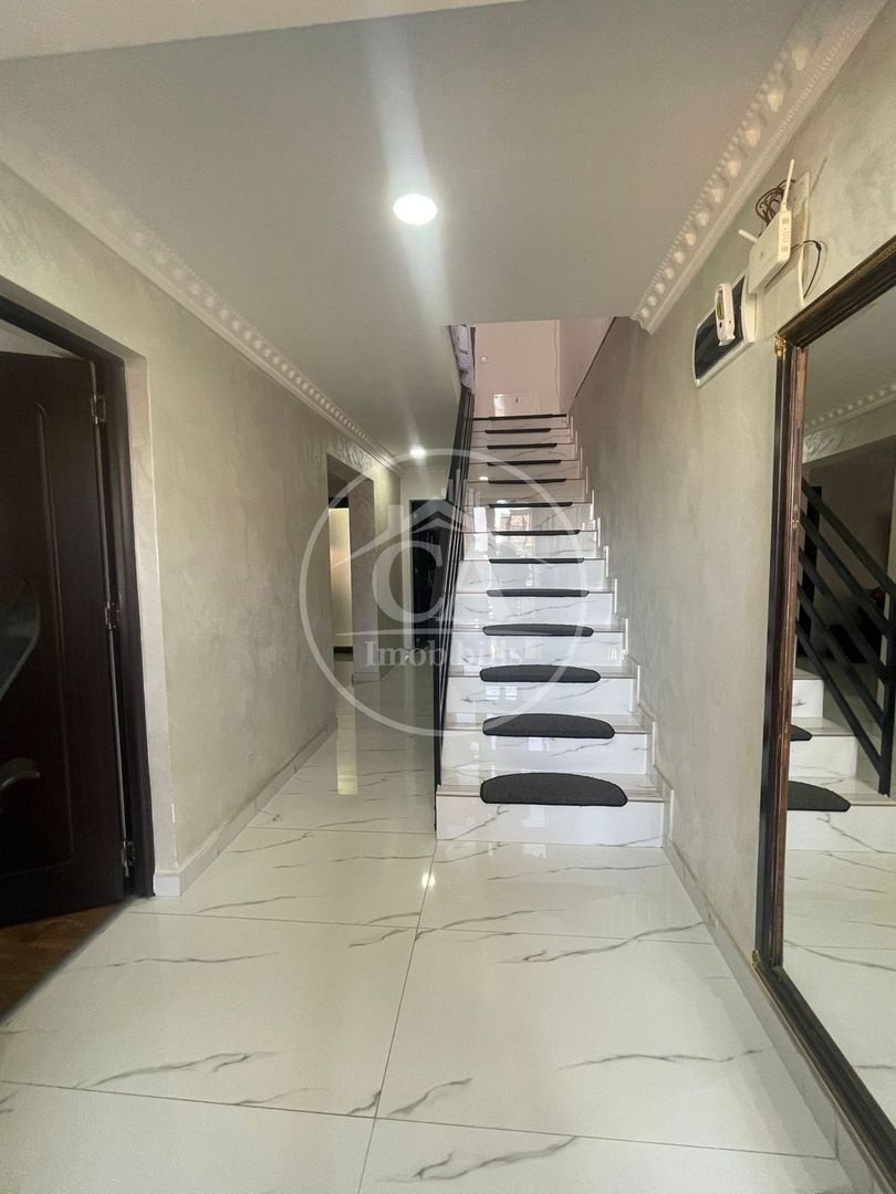 Casă de vânzare cu 4 camere în Cartierul Tineretului, Oradea - Poză 9