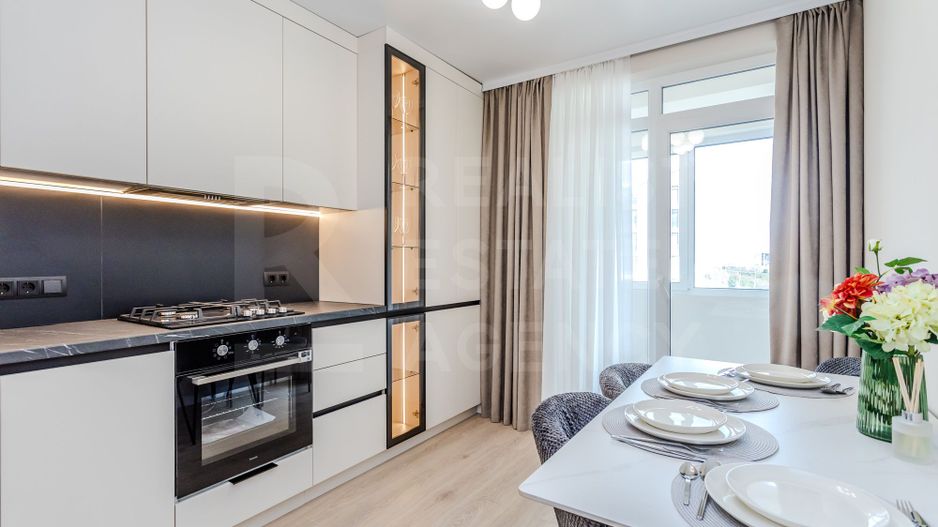 Vânzare, apartament,3 camere, Strada Nicolae Milescu Spătarul, Ciocana - Poză 1