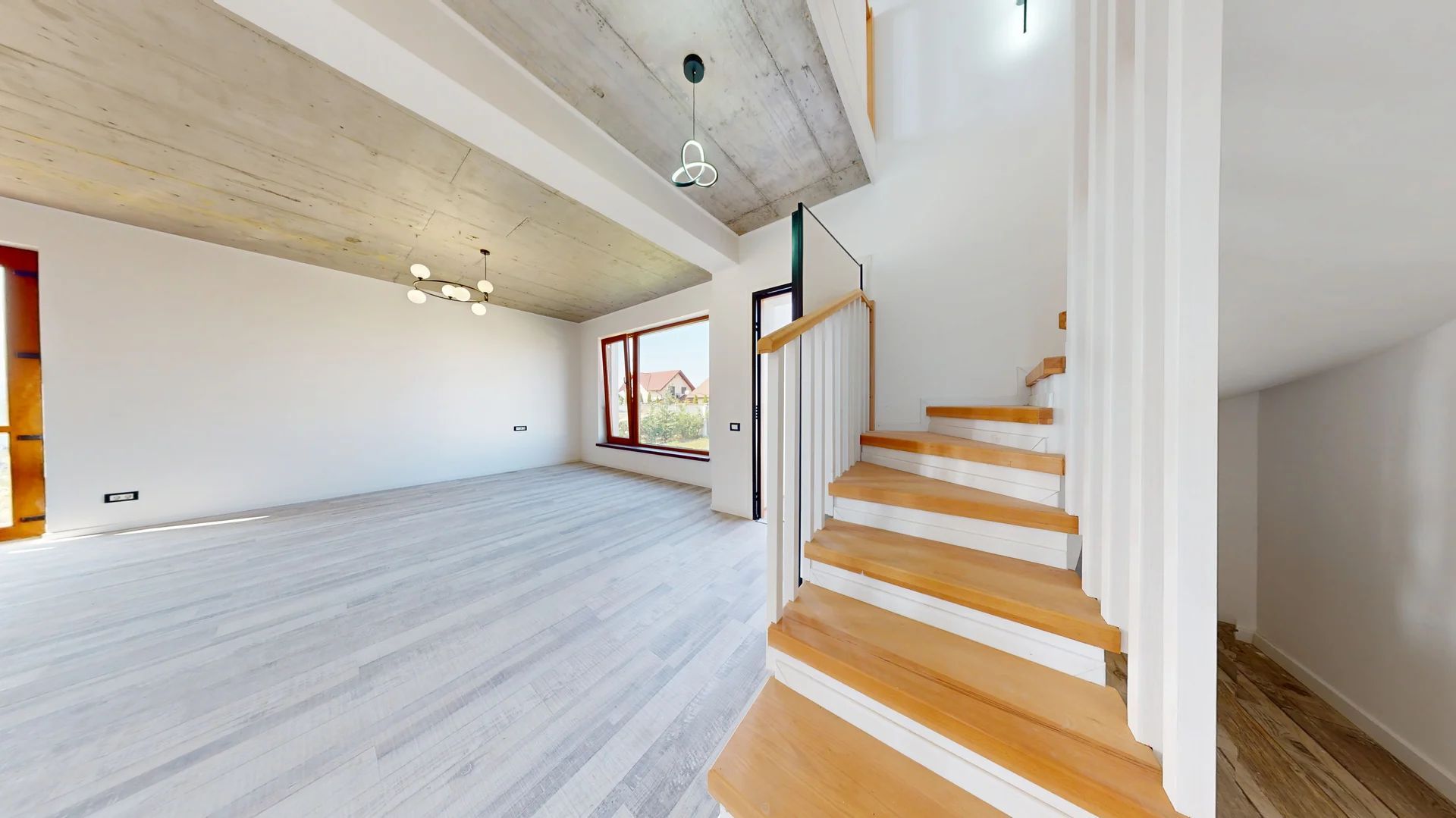 Vila cu stil in Izvor-Tarlungeni - Poză 6