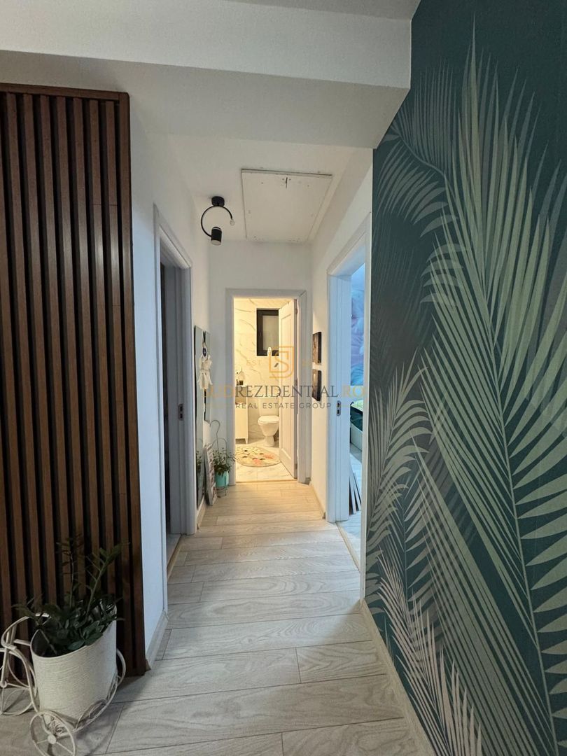 Vila modernă pe parter cu terasă închisă și pod pentru depozitare - Poză 6