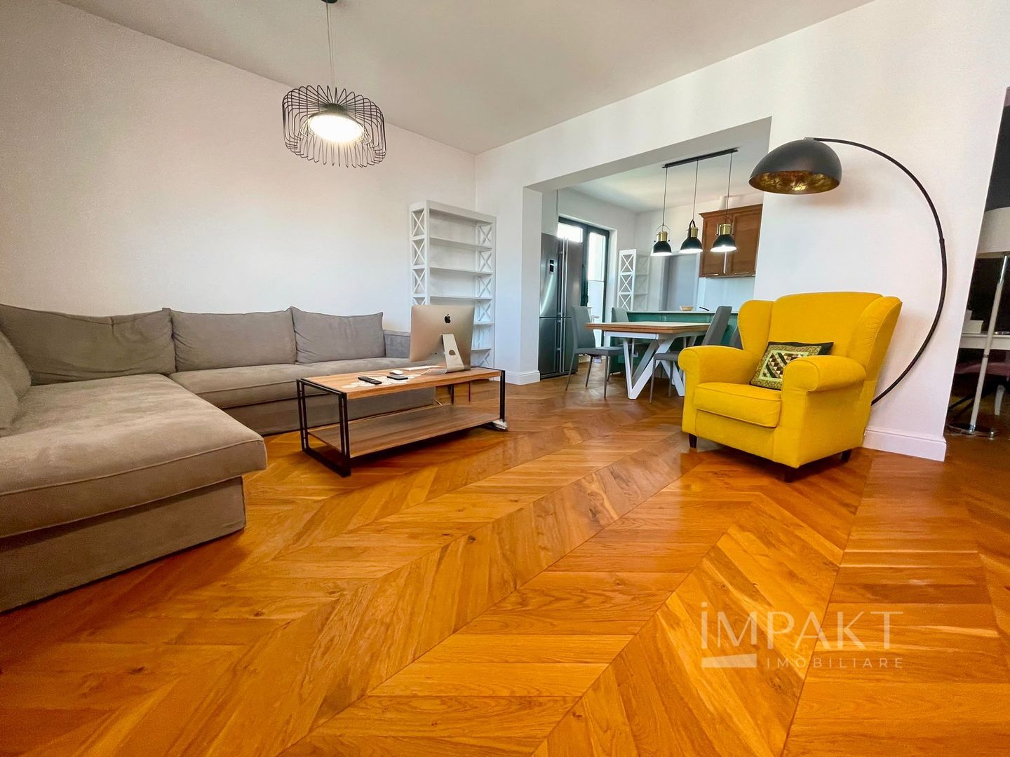 De inchiriat-Apartament cu 4 camere, Garaj și Parcare | Zona Centrala - Poză 1