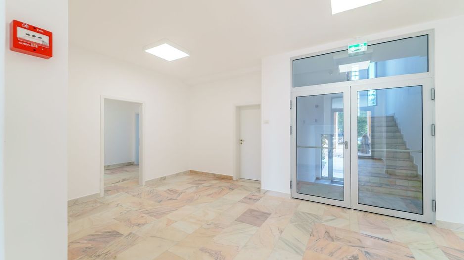 Cladire simbol cu destinatie multifunctionala - Poză 4