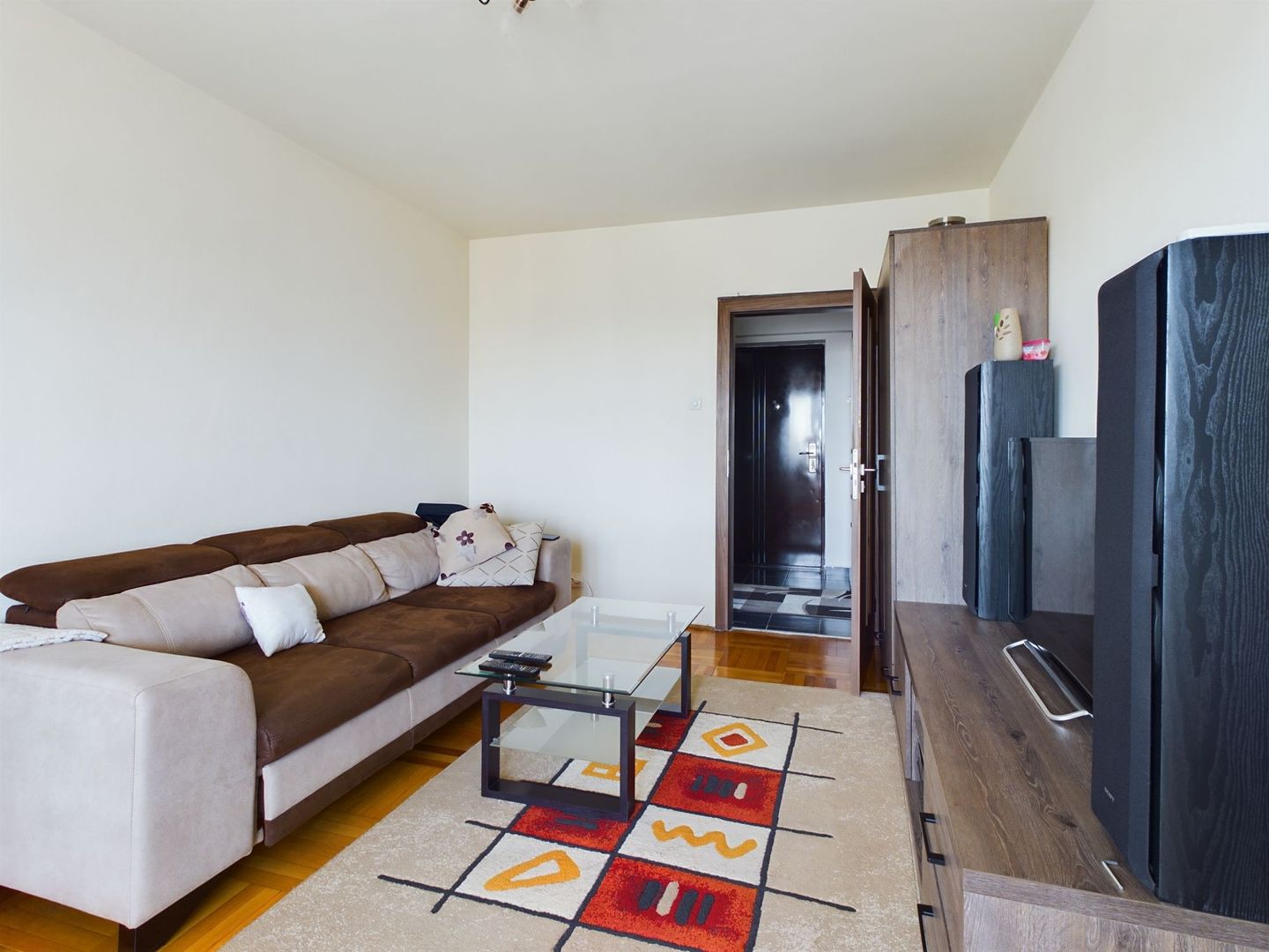 Apartament cu 2 camere renovat modern în Grădiște - Poză 4