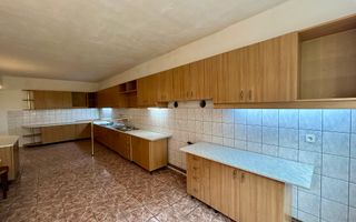 Pensiune cu potențial deosebit, vedere spectaculoasă spre Piatra Craiului - Poză 12