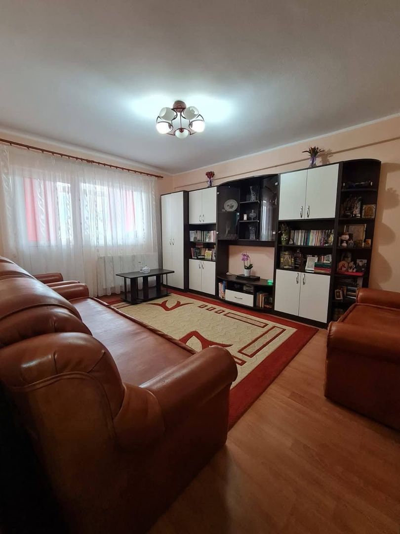 Apartament 3 dec,Micro 20,et 4 - Poză 1