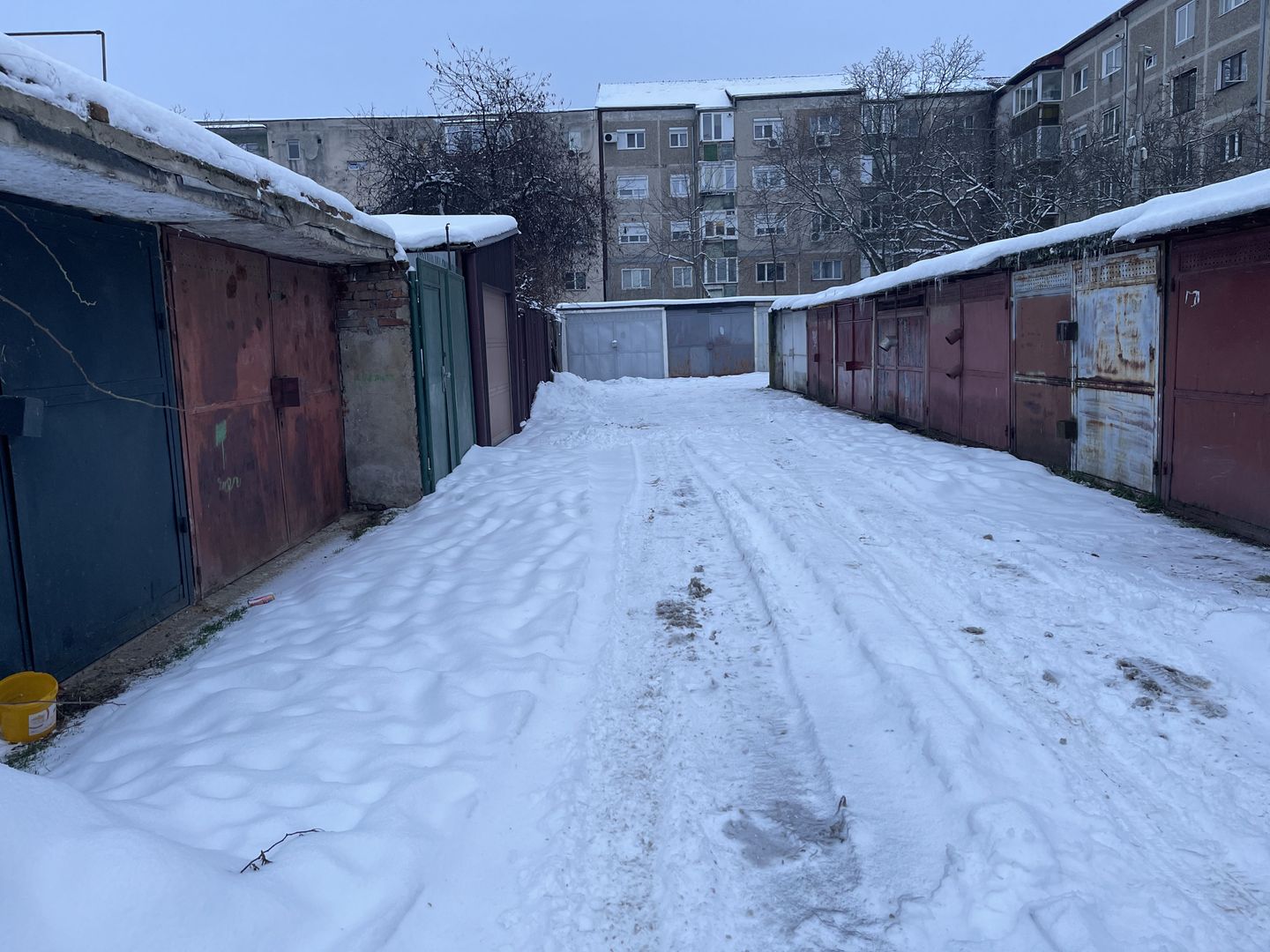 Teren intre blocuri,cu garaje-ideal pentru afacere - Poză 4