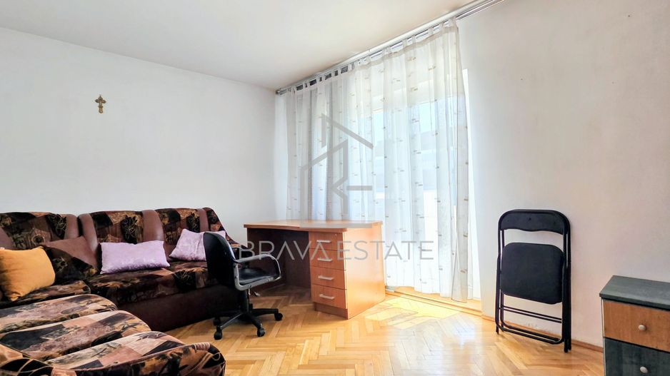 Apartament 3 camere, 2 bai, balcon, zona UMF - Poză 2