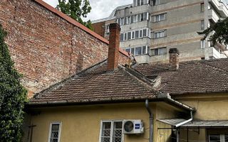 Casa Ultracentral dublu front acces auto - Poză 6