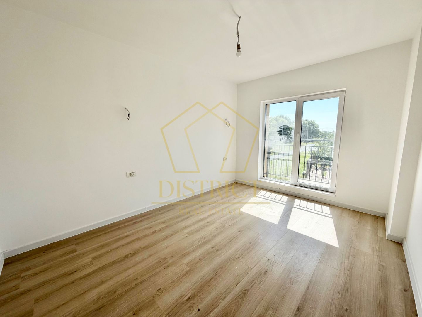 Duplex cu 5 camere si 2 bai, 470 mp teren si 115 mp utili in Ghiroda. - Poză 21