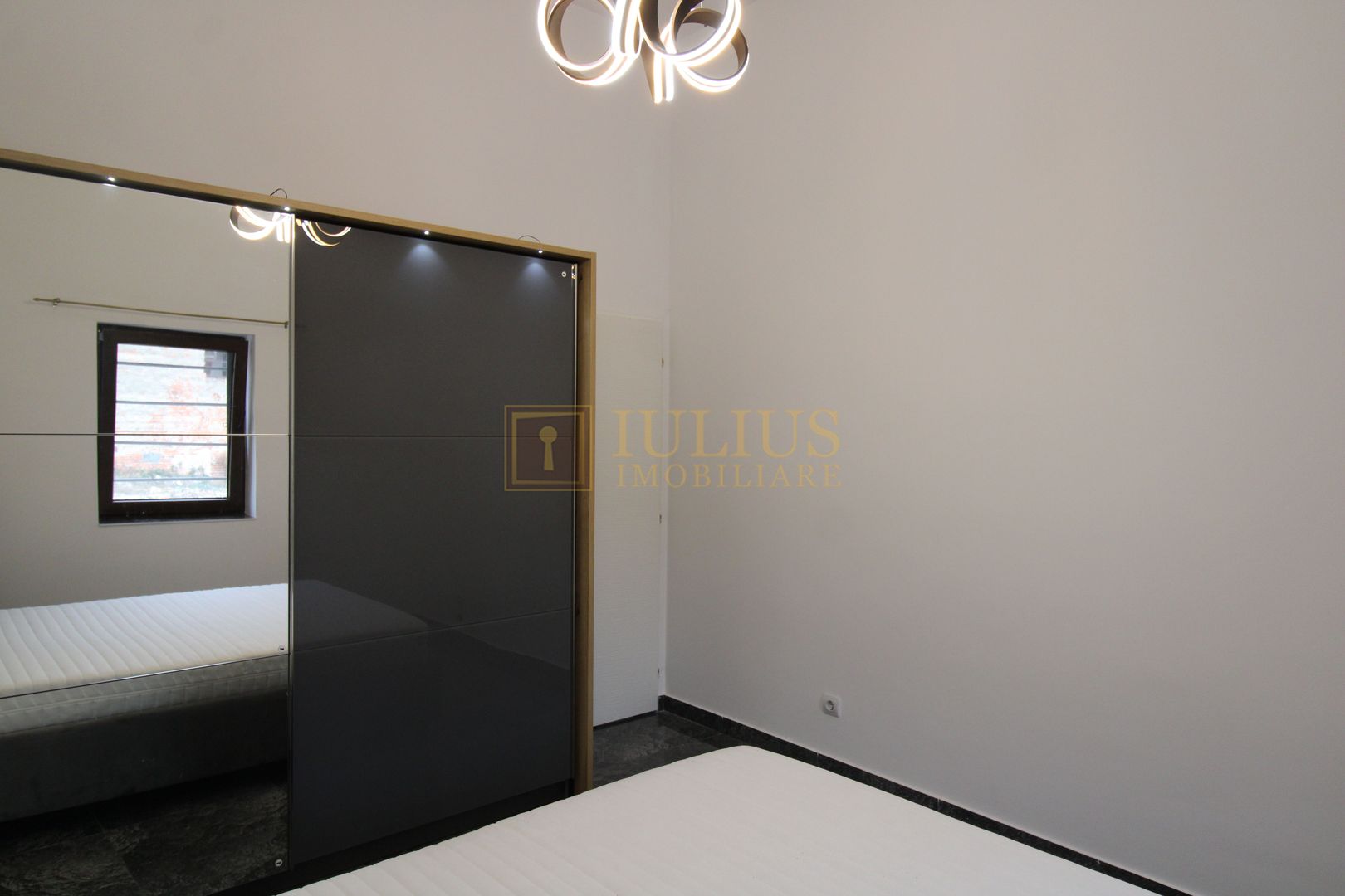 Apartament utilat  modern , situat la parter, curte coumuna privata - Poză 11