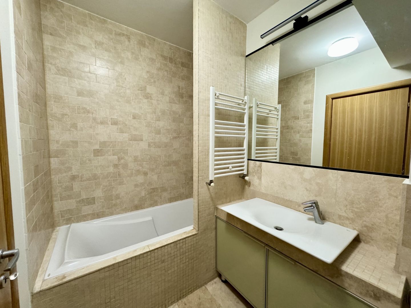 Apartament la parter,lux,spatios+terasa aflat in Aviatiei-Baneasa - Poză 12