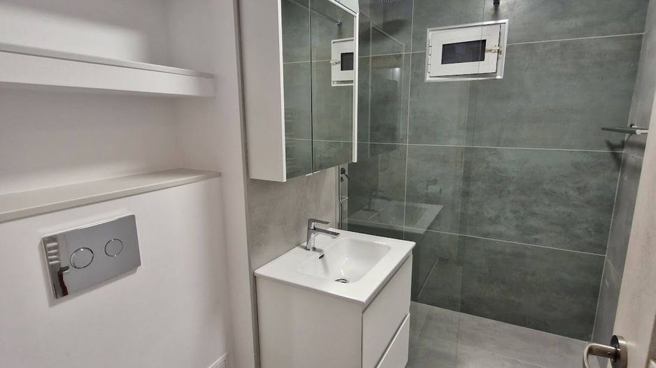 Apartament 3 camere  renovat in zona Lipovei - Poză 18