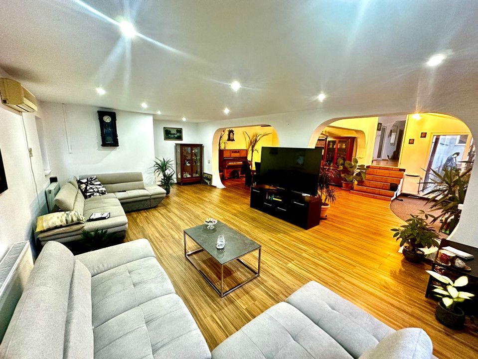 Casa moderna, 2 corpuri de cladire, teren 1000 mp, zona Aradul Nou - Poză 1