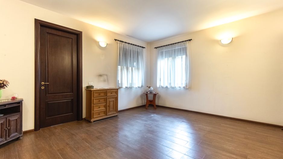 Arhitectura din Piatra si Lemn pe Malul Lacului Mogosoaia - Poză 12