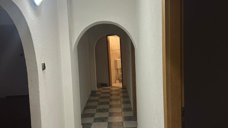 ageuropa.ro vinde apt. cu 4 cam. RENOVAT, 106mp, etaj 1 în zona SOARELUI. - Poză 9