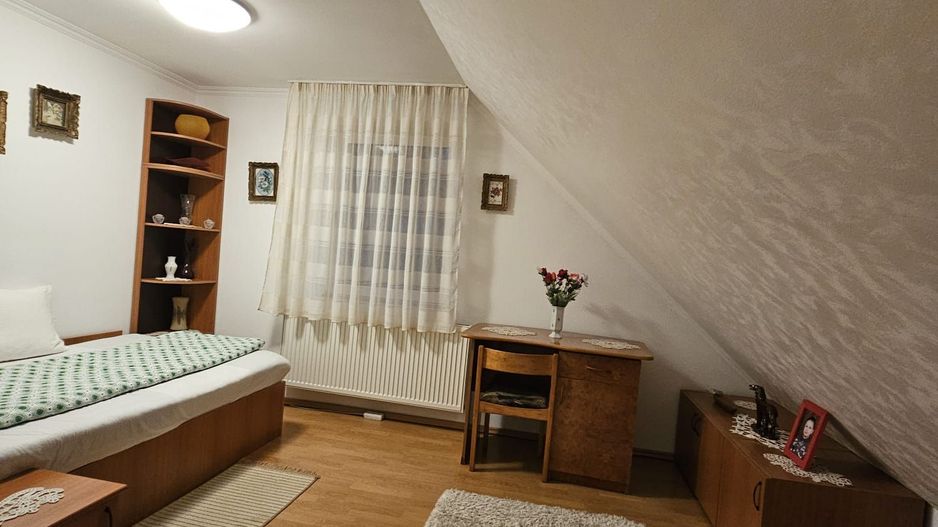 Vila  Oradea zona Iorga 420 mp ,teren 2000 ml - Poză 13