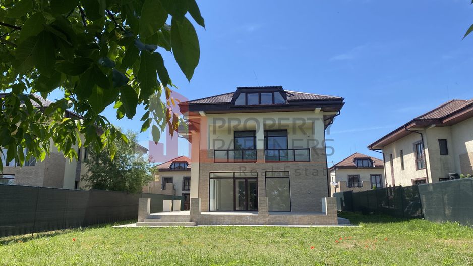 Proprietate pe marginea lacului, vila impresionanta. - Poză 7