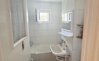 Vanzare apartament cu 4 camere in Micro 13, etaj 3, pret 65 000 euro - Poză 4