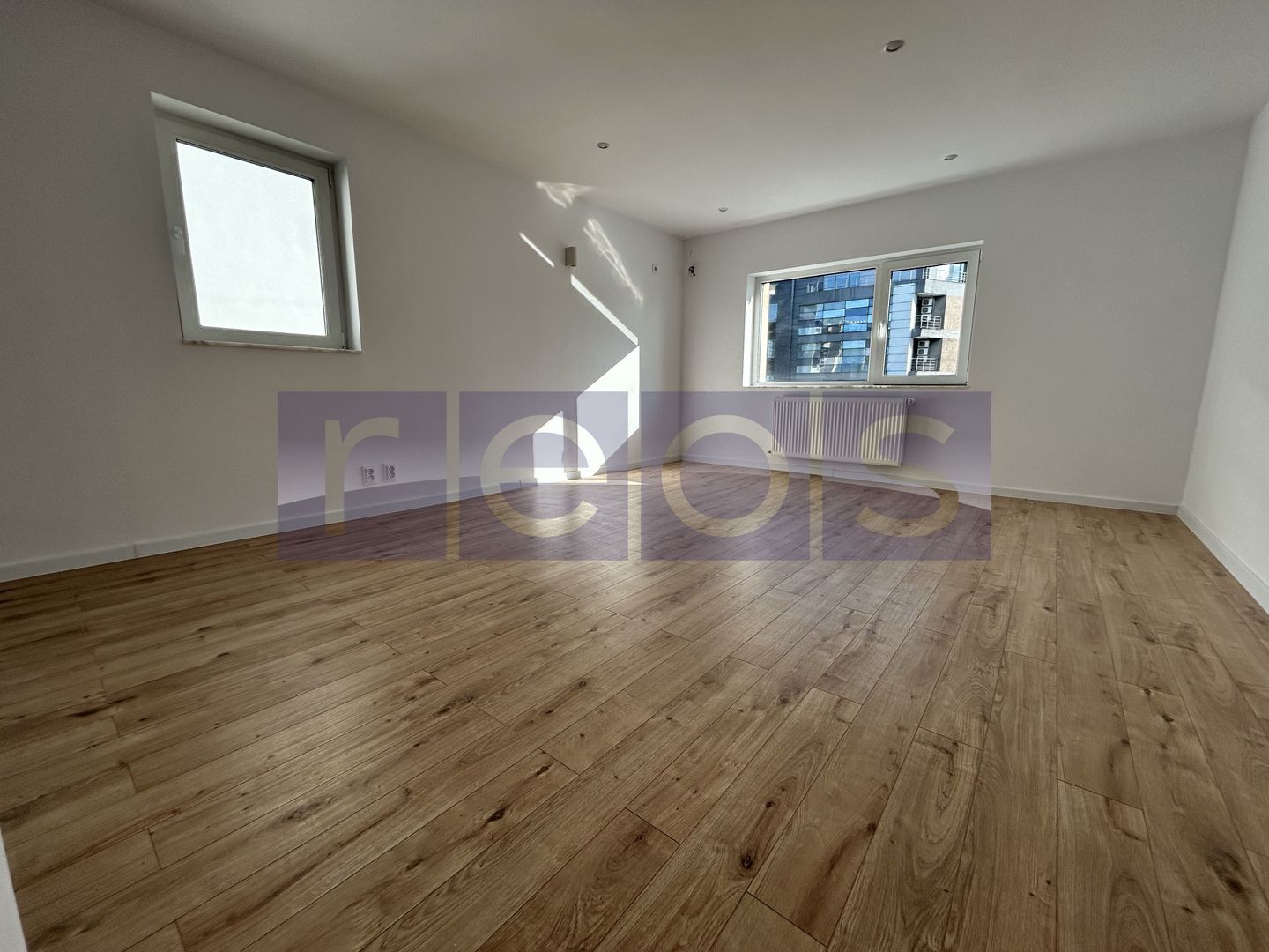 VANZARE TRIPLEX | PIATA VICTORIEI | 6 CAMERE |  244 mp UTILI | - Poză 6