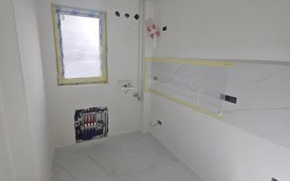 Spatiu comercial stradal + 4 locuri de parcare - Poză 2