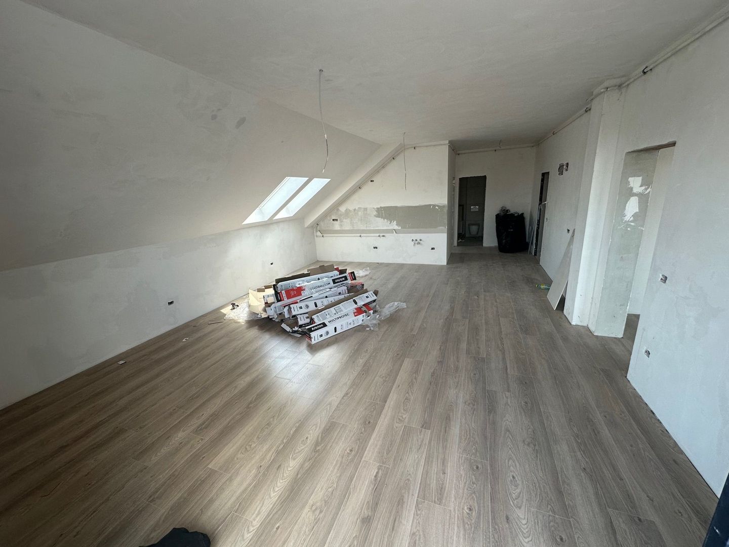 Apartment bloc nou cu lift si loc de parcare inclus - Poză 16