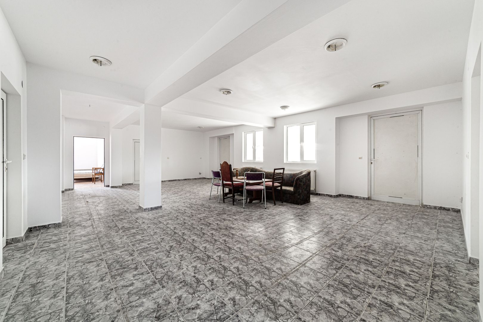 Casă spațioasă, cu 4 dormitoare în Șofronea. - Poză 3