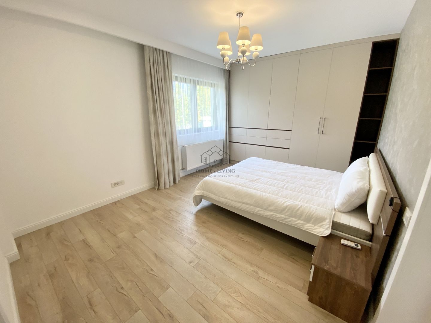 VILA SPATIOASA CU 5 CAMERE LA INCHIRIERE IN COMPLEX REZIDENTIAL - Poză 11