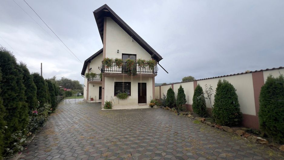 Casa de vanzare in Lupesti, la 10 km de Onesti - Poză 1