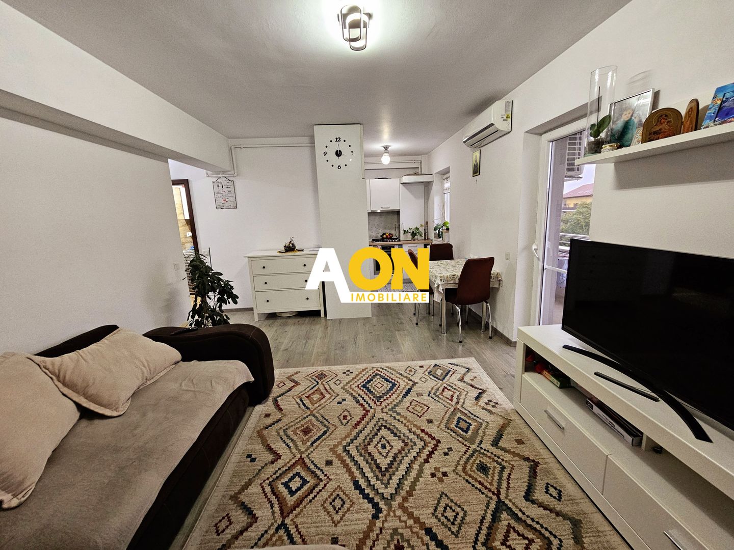 Apartament 3 camere, 2 balcoane, mobilat, utilat, etaj 2, bloc nou - Poză 2