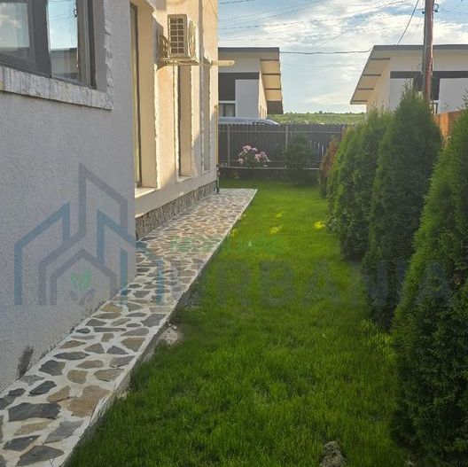 Casă cu 4 camere, garaj și mansardă în Visan, Bucium, Iași - Poză 3