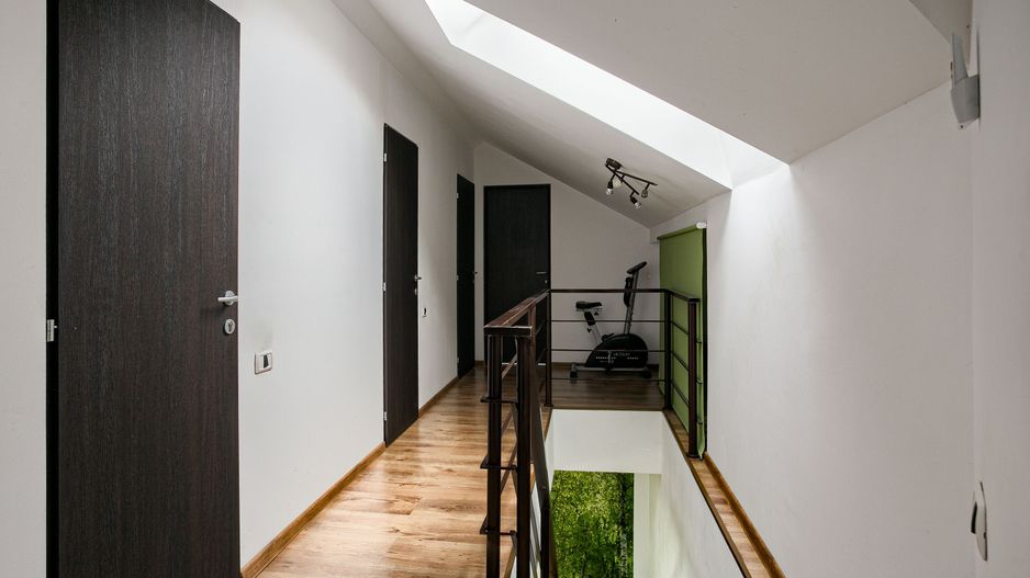 PROPRIETATE VÂNDUTĂ Apartament tip Penthouse în spate la Ziridava - Poză 8