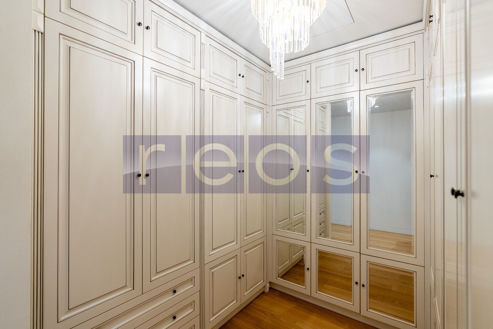 APARTAMENT ZAMBACCIAN PREMIUM | 200 MP 4 CAMERE| LOC PARCARE - Poză 6