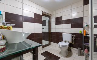 Clădire și teren de investiție, central Roman - Poză 36