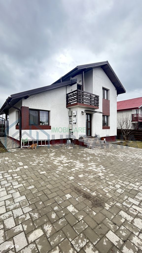 Casă spațioasă cu 4 camere, curte împrejmuită - Poză 1