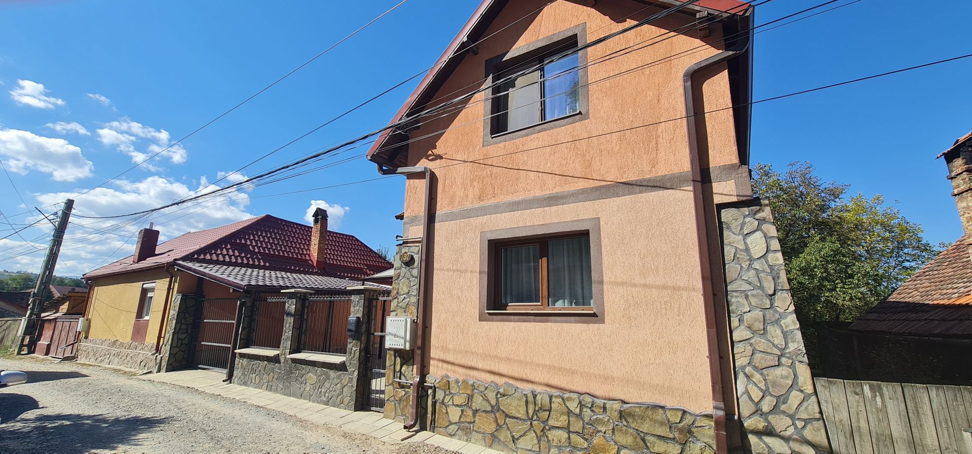 Casa individuala 3 camere mobilata utilata Tarlungeni - Poză 22