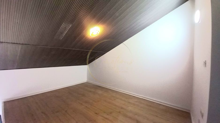 NOU | Casă cu 3 camere + mansardă | CURTE PRIVATĂ ÎNTR-O ZONĂ REZIDENȚIALĂ - Poză 9